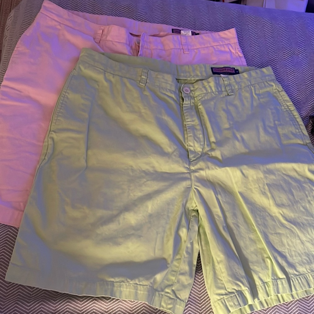 Vineyard Vines two men’s short size 40 like new